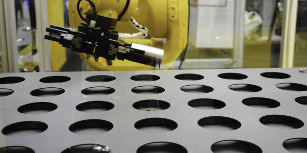 Garras Robóticas a Medida / Manos Robot / Grippers / EOAT Gratallops · Garras especiales para inserción de Piezas en Moldes